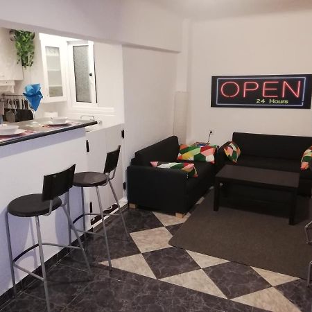 Ellanikou Apartment In Pankrati Vipgreece Atene Esterno foto