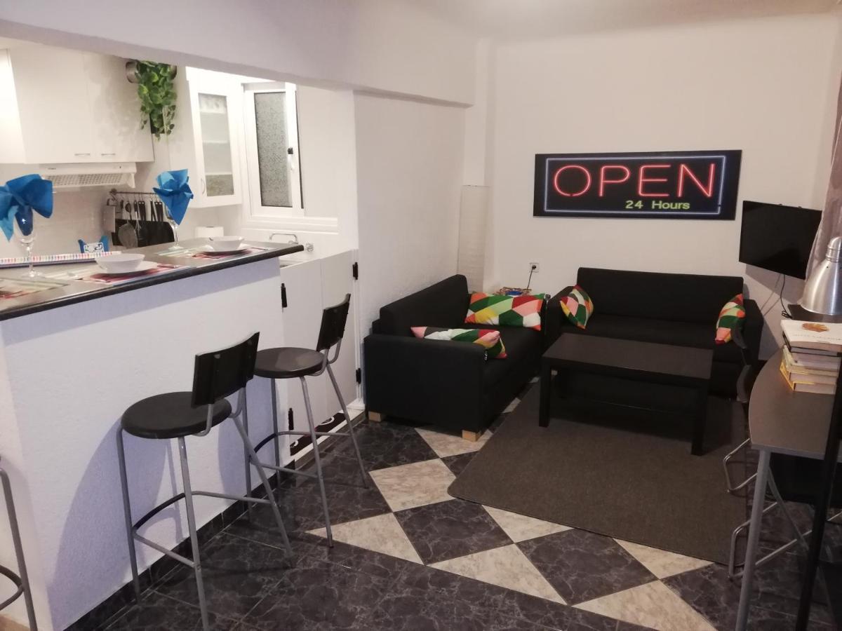 Ellanikou Apartment In Pankrati Vipgreece Atene Esterno foto